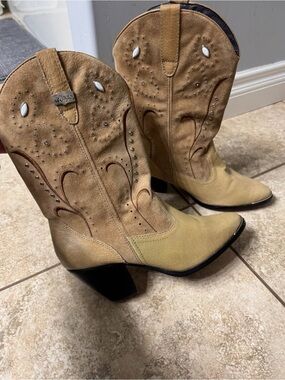 (9) dingo Tan Suede Western Studded Mid-Calf Boots